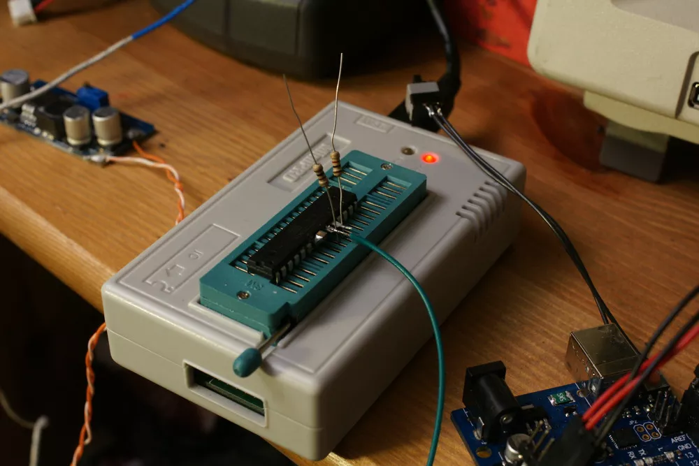 آورکلاک کردن آردوینو با نیتروژن مایع و رسیدن به فرکانس 65.3 مگاهرتز 5 پروگرامر TL866CS MiniPro