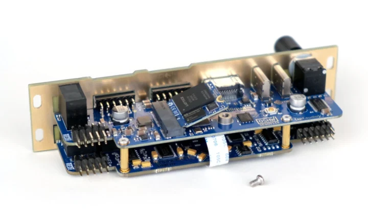 طراحی بر پایه یک ماژول سیستم SoldierCrab M.2 SoM با FPGA لتیس ECP5 
