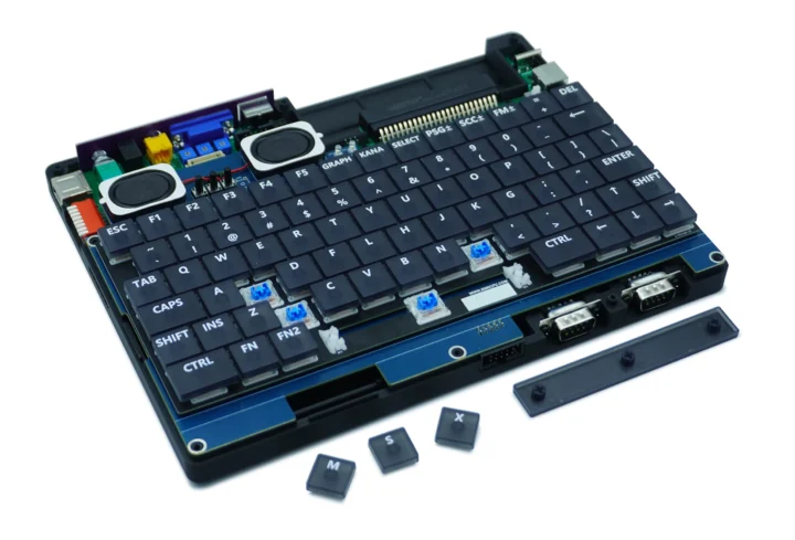 OneChipBook-12 با طراحی ماژولار، کیبورد مکانیکی و بلندگوهای داخلی