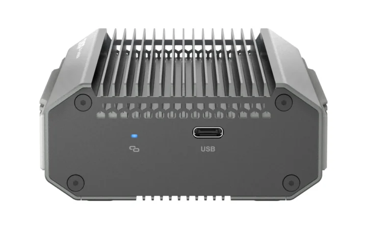 QNAP-QNA-UC10G2SF-USB4-port-720x450