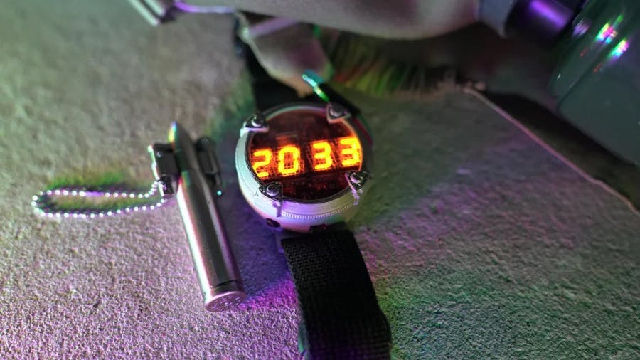 ساعت LED با نمایشگر دیجیتال.