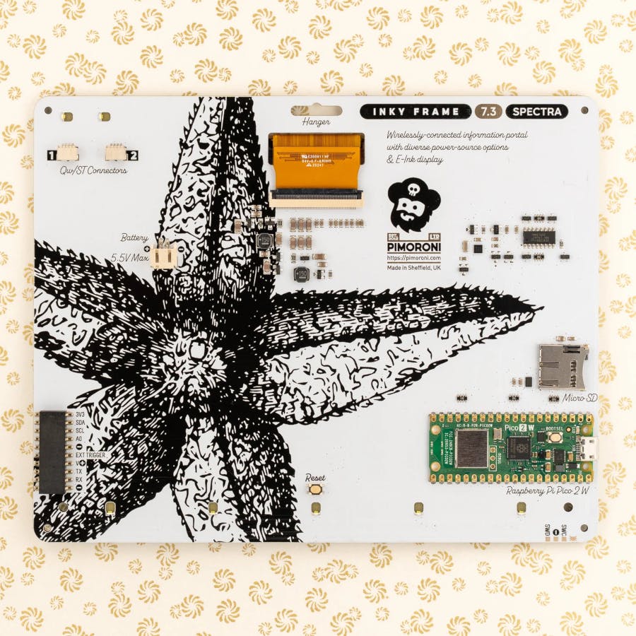 نمایشگر ePaper اینکی فریم 7.3 پیمورونی با فناوری Spectra 6 و Raspberry Pi Pico 2 W