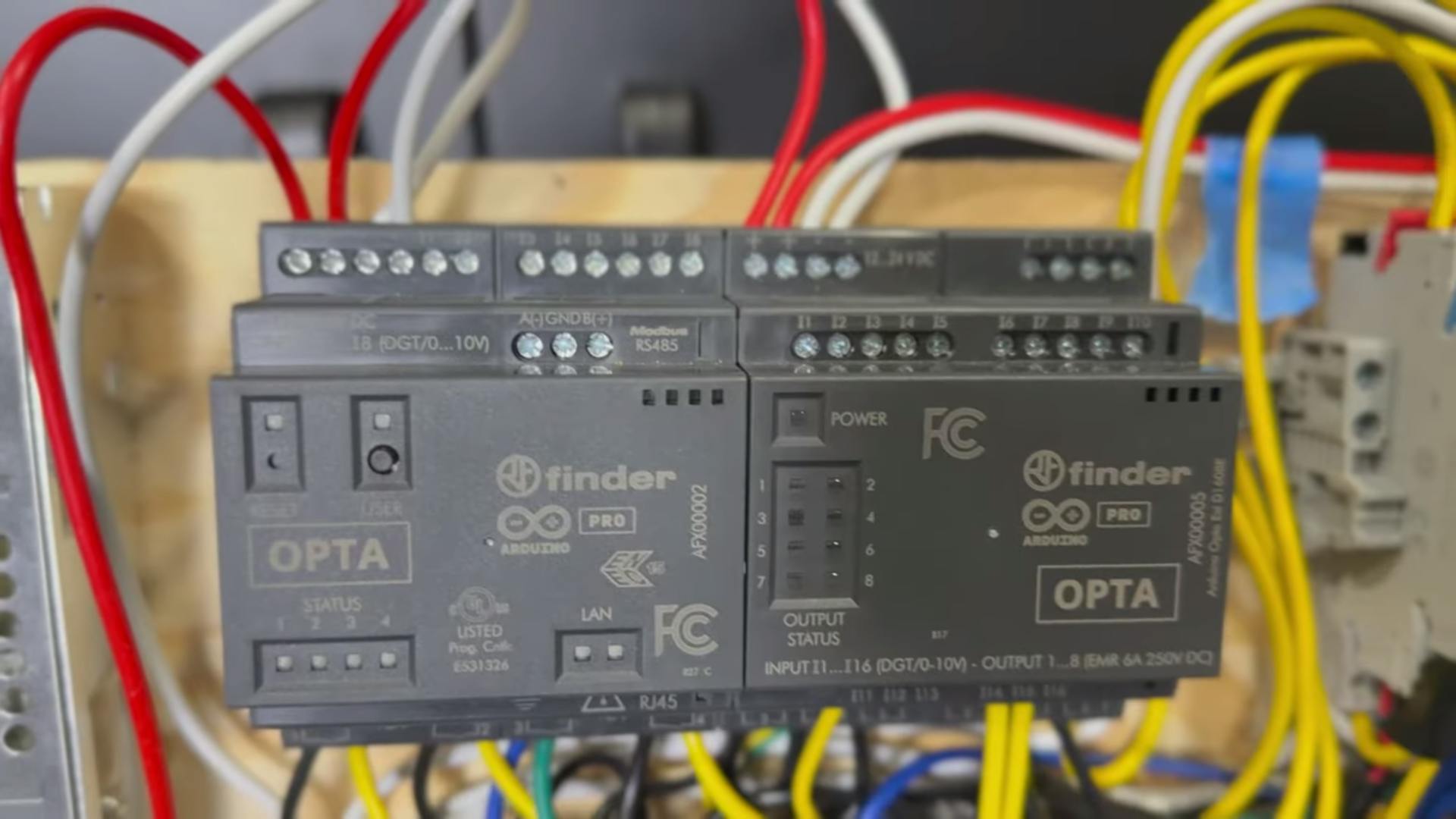 «Fielder’s Choice»؛ ربات بیسبال مبتنی بر Arduino Opta و Nano برای تمرین انفرادی سرگرمکننده 1 در قلب این سامانه، یک Arduino Opta micro PLC قرار دارد