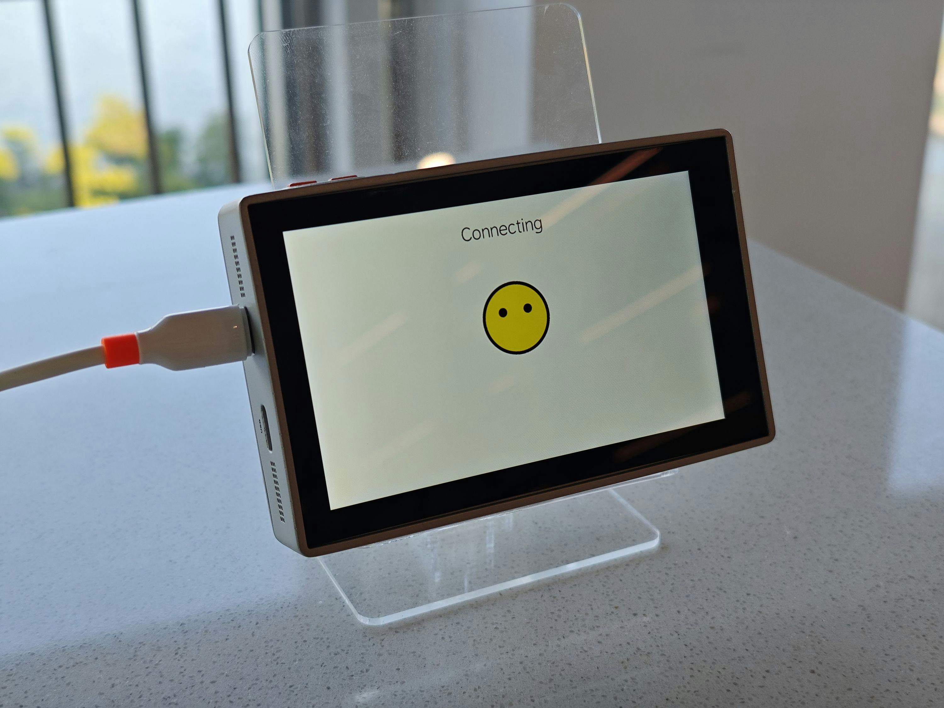 Edgi‑Talk | هندهلد متنباز مبتنی بر Infineon PSOC Edge E84 برای Edge Ai 1 دستگاه با یک نمایشگر لمسی بزرگ عرضه میشود.