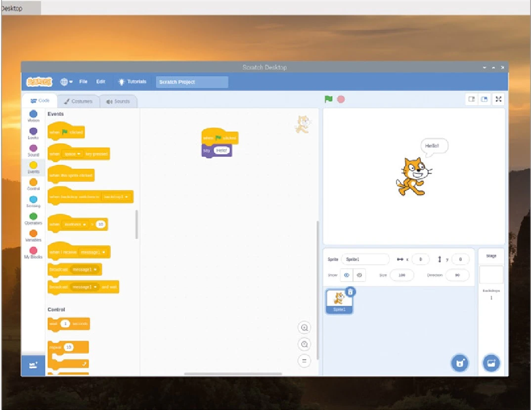 روی پرچم سبز بالای stage area کلیک کنید، گربه می‌گوید Hello