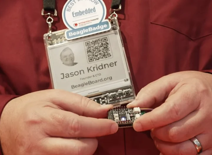 نمایی از اتصال BeagleConnect Zepto به BeagleBadge در رویداد امبدد World 2026