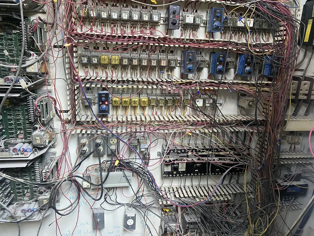 پنل‌های رله‌ای(Relay Logic)