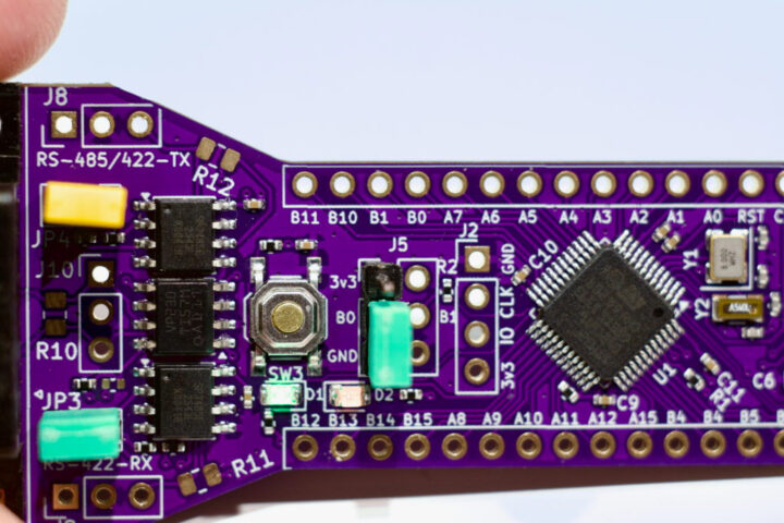آداپتور چندمنظوره FalCAN پروب معرفی شد؛ مبدل متنباز و مبتنی بر STM32 1 نمای نزدیک FalCAN Probe V0