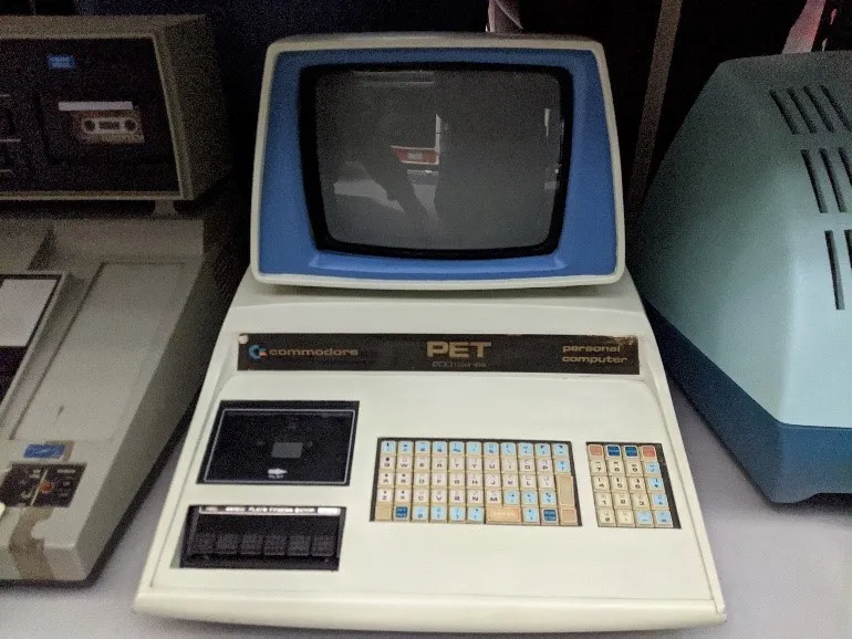 تولد ریزپردازندهها؛ داستان Intel 4004 تا 8085 و انقلاب کامپیوترهای شخصی 14 کامپیوتر Commodore PET