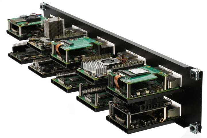 معرفی پنلهای رکمونت KKSB برای خوشههای Raspberry Pi 5 و مدلهای قدیمی 2 نمای پشت پنل رک 19 اینچی 2U